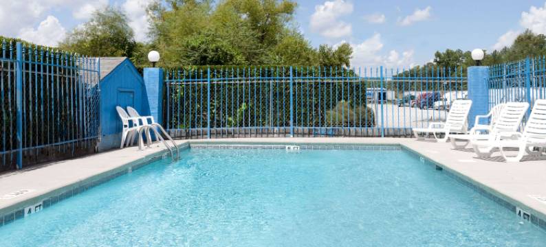 哥伦比亚东北杰克逊堡戴斯酒店(Days Inn by Wyndham Columbia NE Fort Jackson)图片