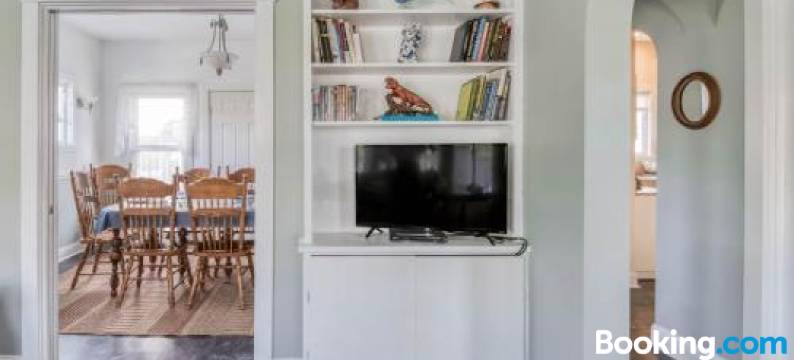 Endeavour House图片