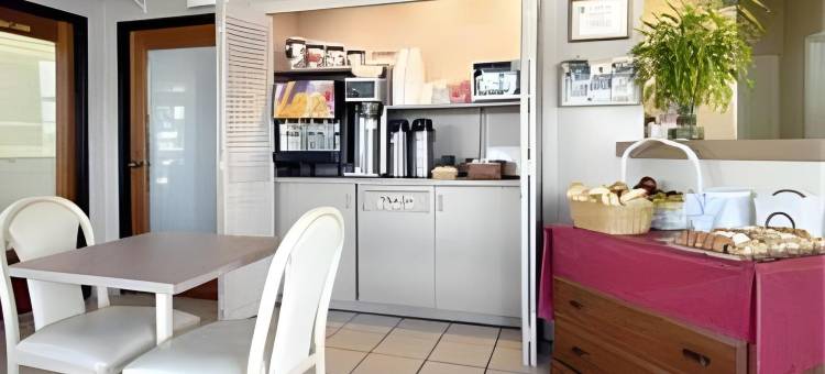 里维拉比奇西棕榈滩海滩速8酒店(Super 8 by Wyndham Riviera Beach West Palm Beach)图片