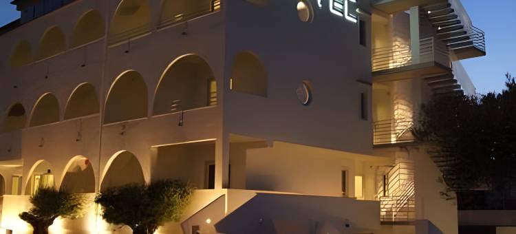 白色酒店(White Hotel)图片