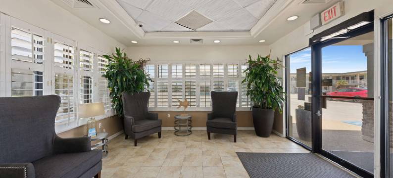 假日沙滩贝斯特韦斯特优质套房酒店(Best Western Plus Holiday Sands Inn  Suites)图片