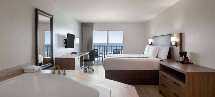 代托纳比奇海滨拉昆塔温德姆套房酒店(La Quinta Inn & Suites by Wyndham Oceanfront Daytona Beach)图片