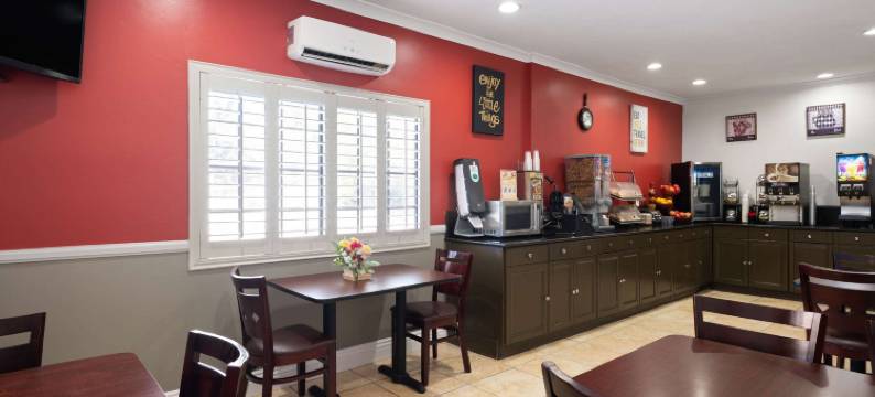 温德姆华美达-圣地亚哥波威米拉玛(Ramada by Wyndham San Diego Poway Miramar)图片