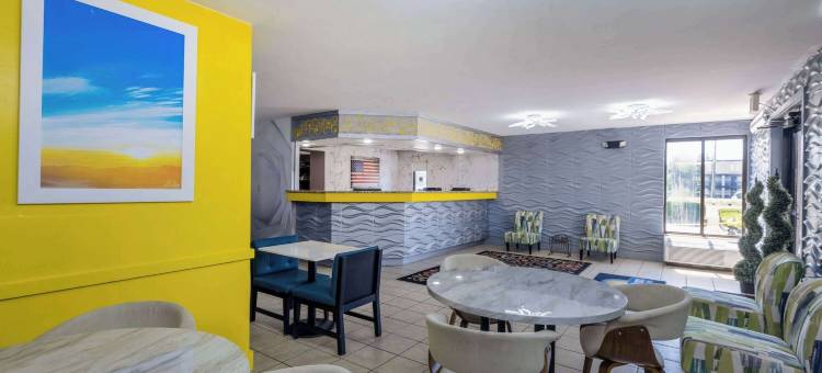 费耶特维尔西北堡布拉格地区戴斯酒店(Days Inn & Suites by Wyndham Fort Bragg/Cross Creek Mall)图片