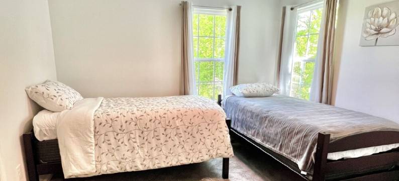 Charming 2800 sq.ft 4-bedroom home with AC and WiFi in Suffolk图片