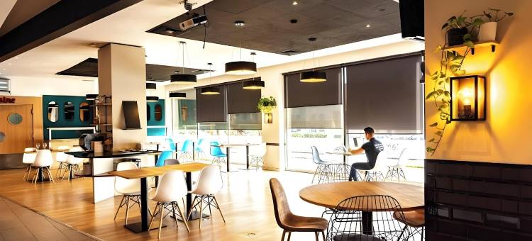 巴塞罗那科内拉费拉旅屋酒店(Travelodge Barcelona Cornellà Fira)图片