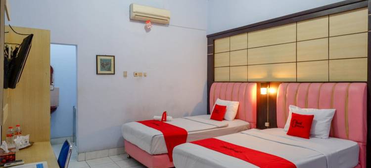 红多兹Plus伊斯兰酒店-近北加浪岸站2号(RedDoorz Plus Syariah Near Stasiun Pekalongan 2)图片