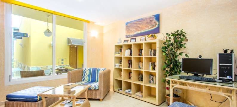 蓬玛丽娜酒店(Apartamentos Punta Marina by LIVVO)图片