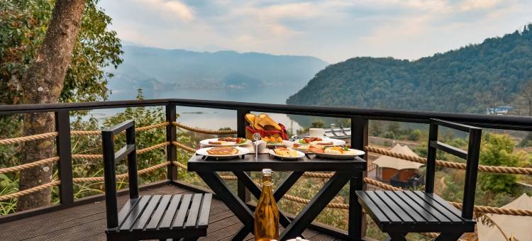 喜马拉雅山湖景楼阁(The Pavilions Himalayas Lake View)图片