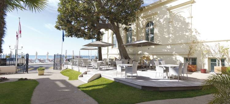 布鲁斯巴尔莫勒尔蓝色假日酒店酒店(Hôtel Vacances Bleues Balmoral)图片