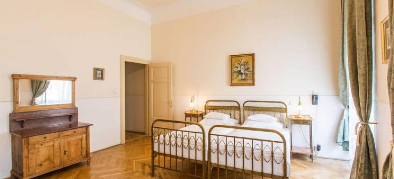 幽泽特哈伊莲娜酒店-金鹿(Hotel U Zlateho Jelena)图片