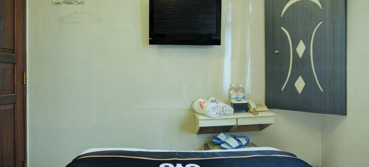 橡树镇帕伦邦酒店靠近安培拉大桥原阿祖拉酒店(Townhouse Oak Palembang Near Jembatan Ampera Formerly Azzura Hotel)图片