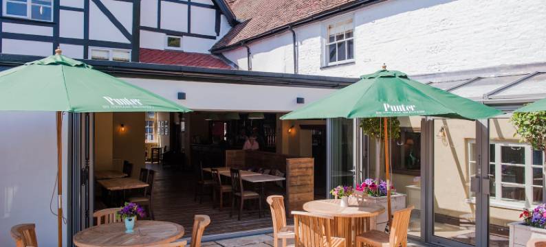 欧弗顿白鹿酒店(The White Hart, Overton)图片