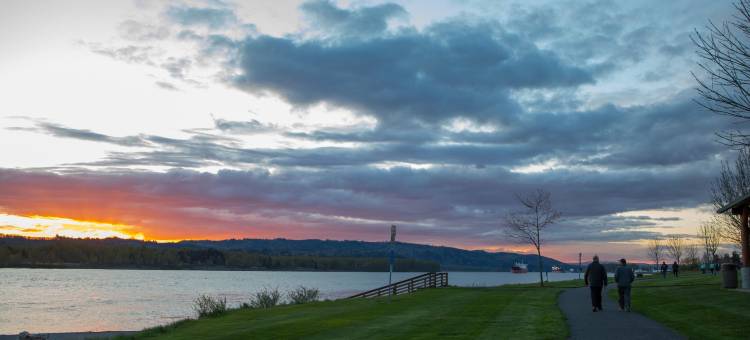 卡拉马港麦克美娜米斯旅馆(McMenamins Kalama Harbor Lodge)图片