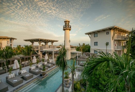 Delek HolboxHotel Overview