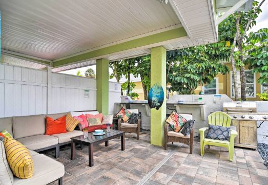 Driftwood Beach Cottage - Walk to Clearwater BchHotel Overview