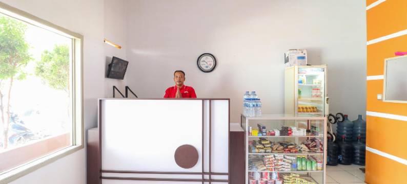 O 加鲁特酒店靠近塔罗贡广场(原维斯玛埃提加)(RedDoorz at Merdeka Street Garut)图片