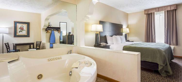 特拉弗斯城品质旅馆(Quality Inn Traverse City)图片