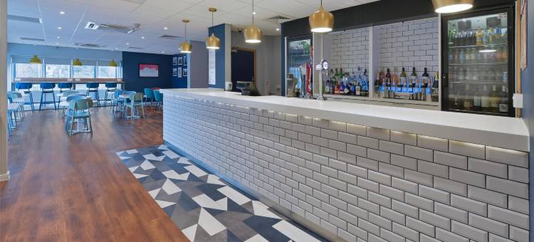 新堡莱姆中心旅游旅馆(Travelodge Newcastle-under-Lyme Central)图片