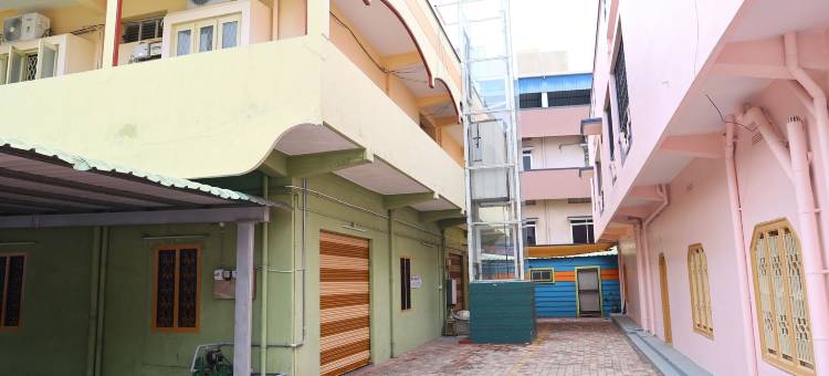 斯里萨普塔吉里旅馆(Sri Sapthagiri Lodge)图片