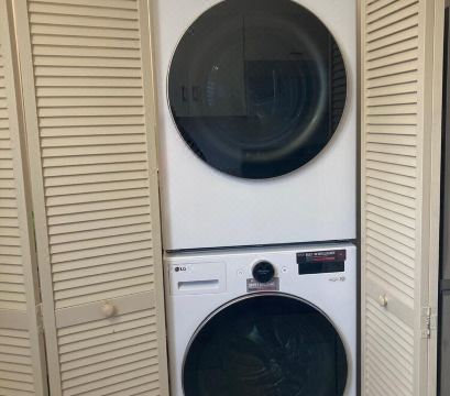 Charming 2-bedroom bungalow in delightful Discovery Bay with AC, WiFi, Hotel Overview