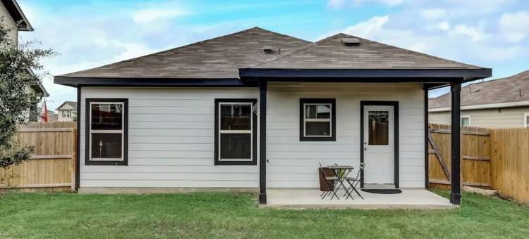 NEW! Texy-Mexy Bungalow: Spacious 3-Bedroom House w/ Full Access & Pets Welcome!图片
