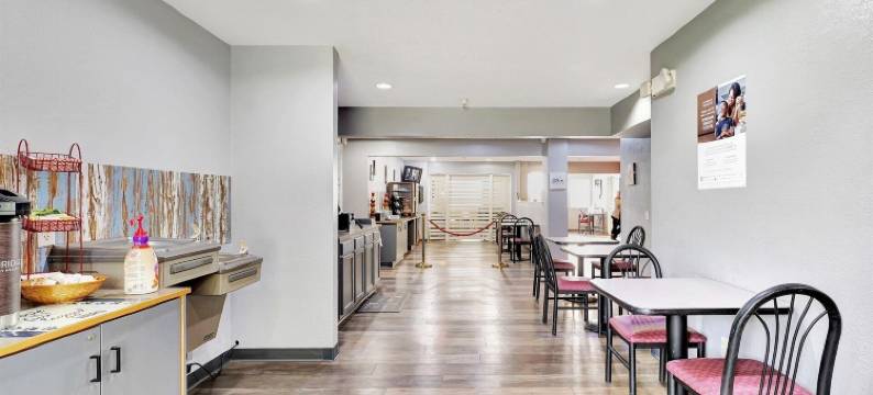 布卢明顿华美达酒店(Ramada Limited Bloomington)图片