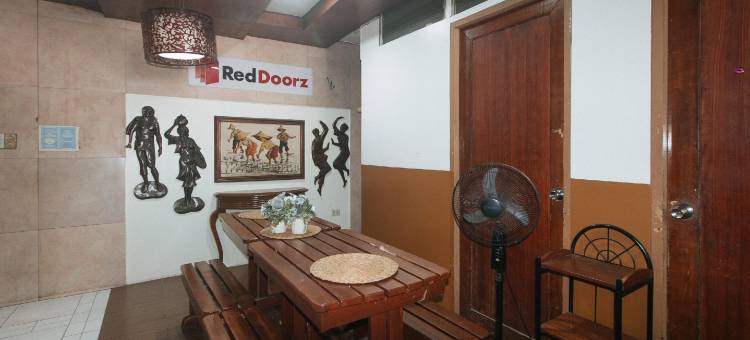 红多兹酒店@伊洛伊洛拉巴斯广场(RedDoorz @ Plaza la Paz Iloilo City)图片