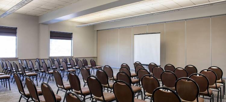 西埃德蒙顿戴斯套房酒店(Days Inn & Suites by Wyndham West Edmonton)图片