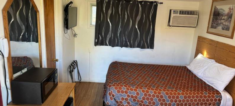 经济旅馆卡迪亚克MI by Hotel O(Economy Inn Cadillac MI by Hotel O)图片