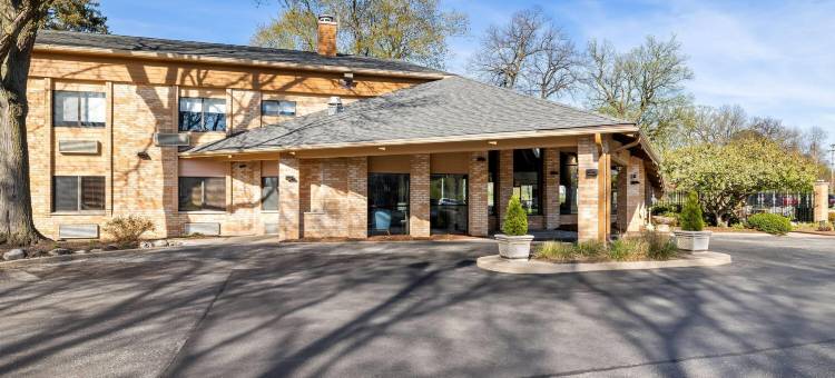 德拉菲尔德AmericInn酒店(AmericInn by Wyndham Delafield)图片