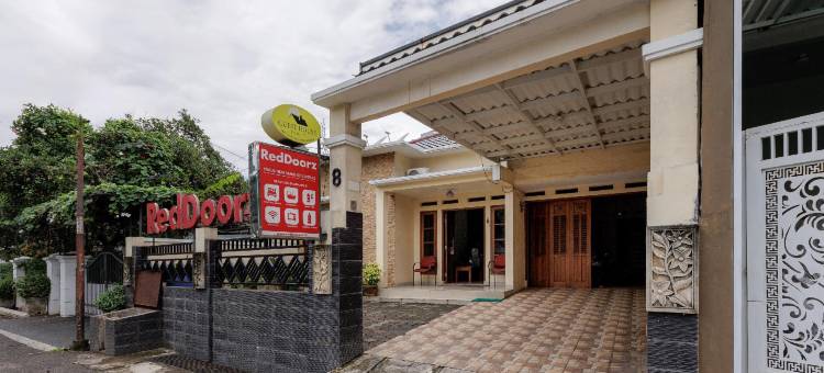 红多兹伊斯兰酒店-近格兰德科塔宾唐(RedDoorz Syariah Near Grand Kota Bintang)图片