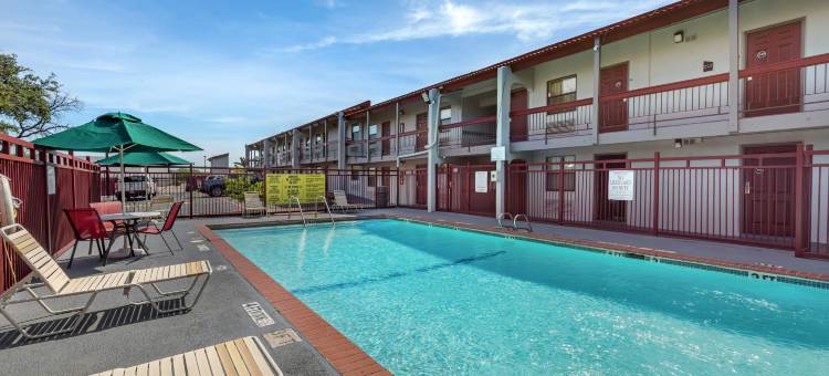 红屋顶酒店北达拉斯-中央公园(Red Roof Inn North Dallas - Park Central)图片