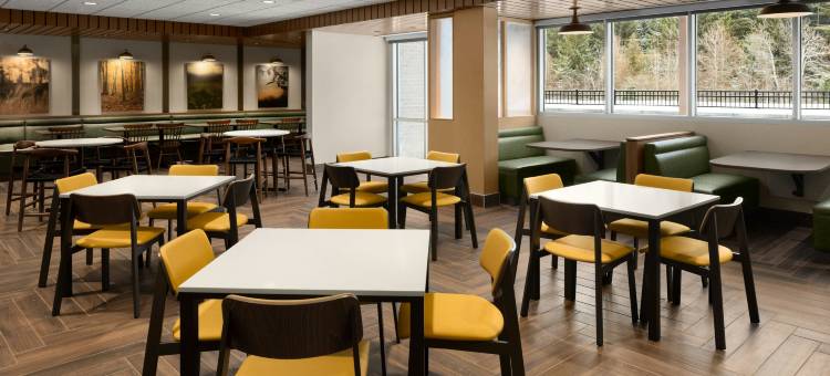 特拉弗斯城万枫酒店及套房(Fairfield Inn & Suites Traverse City)图片