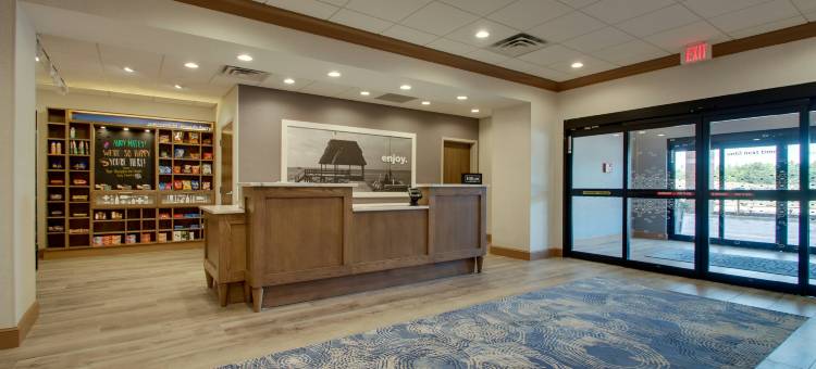 斯尼兹渡轮北塔普赛尔海滩希尔顿欢朋酒店(Hampton Inn by Hilton Sneads Ferry North Topsail Beach)图片