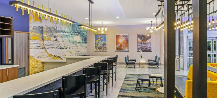 德斯坦米拉马尔海滩拉昆塔温德姆套房酒店(La Quinta Inn & Suites by Wyndham Miramar Beach-Destin)图片