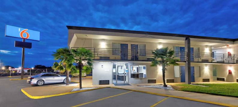 麦克多纳夫苏格兰旅馆(Motel 6 McDonough, GA)图片