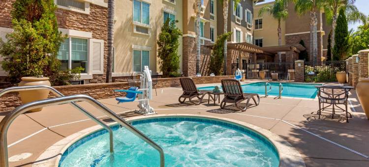 舒适套房酒店-近安大略机场(Comfort Inn & Suites Near Ontario Airport)图片