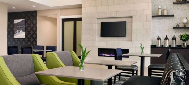 伯灵顿拉昆塔温德姆套房酒店(La Quinta Inn & Suites by Wyndham Burlington)图片