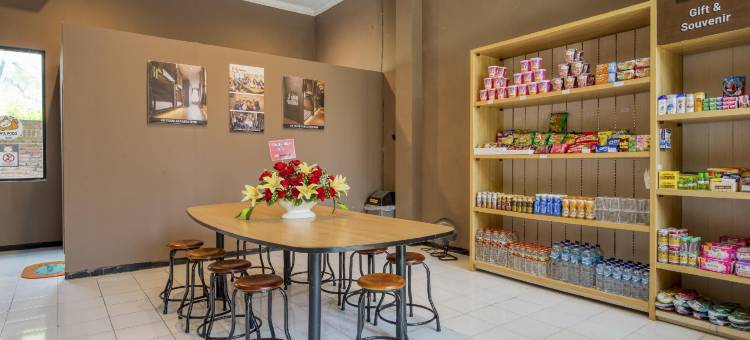 红多兹青年旅馆-近玛琅火车站3号(Reddoorz Hostel Near Malang Train Station 3)图片