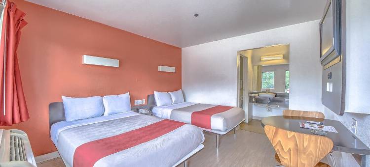 德克萨斯圣安东尼奥 - 六旗德克萨斯庆典游乐园 6 号汽车旅馆(Motel 6 San Antonio, TX Six Flags Fiesta TX/La Cantera Area)图片