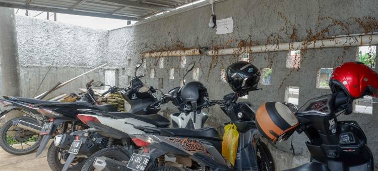 红多兹酒店-近巴唐站(RedDoorz Near Stasiun Batang)图片