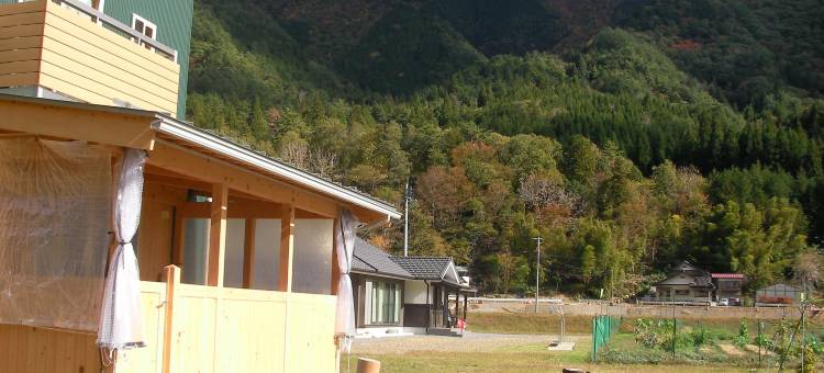 国头小屋立满桥的岸边(Gujo Cottage Ryukobashi No Hotori)图片