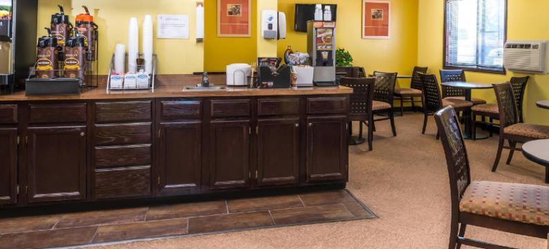 林肯西温德姆速8酒店(Super 8 by Wyndham Lincoln West)图片