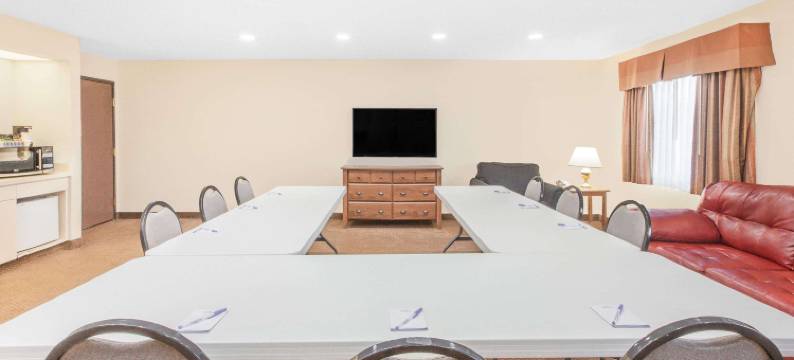 休伦港呗盟套房酒店(Baymont by Wyndham Port Huron)图片