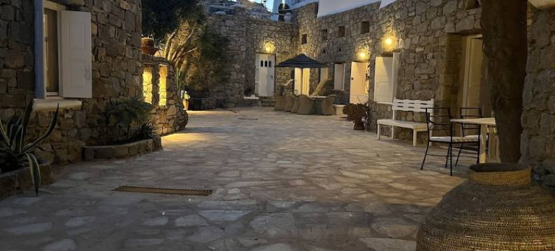 海军蓝色套房酒店(Navy Blue Suites)图片