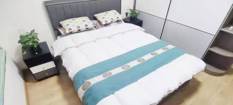 龙泉2室一厅一厨一卫飘窗投影房公寓(车城西四路1号分店)图片