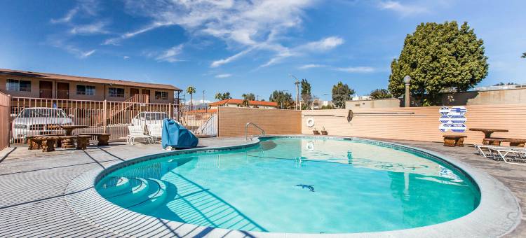 加利福尼亚圣贝纳迪诺 6 号开放式套房酒店(Studio 6 Suites San Bernardino, CA)图片