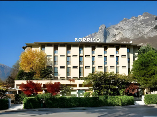 阿勃够赛里斯酒店