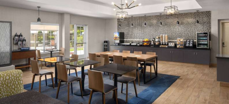 圣塔克拉里塔拉昆塔温德姆套房酒店(La Quinta Inn & Suites by Wyndham Santa Clarita - Valencia)图片